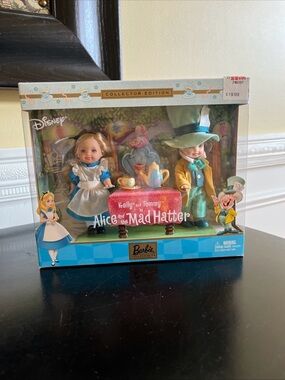 vintage 2002 NIB Disneys Kelly & Tommy as Alice and the Mad Hatter - Collectible